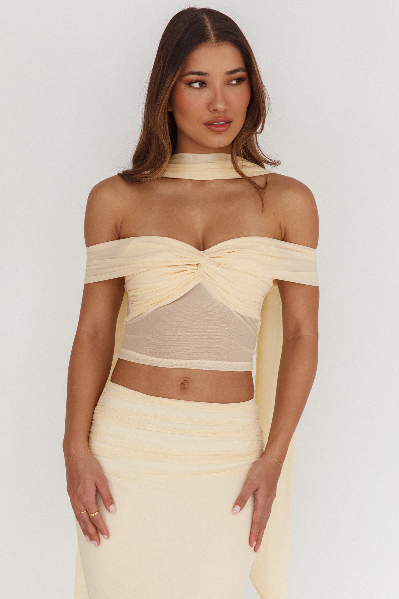 Top corto con spalle scoperte All The Lights, color crema