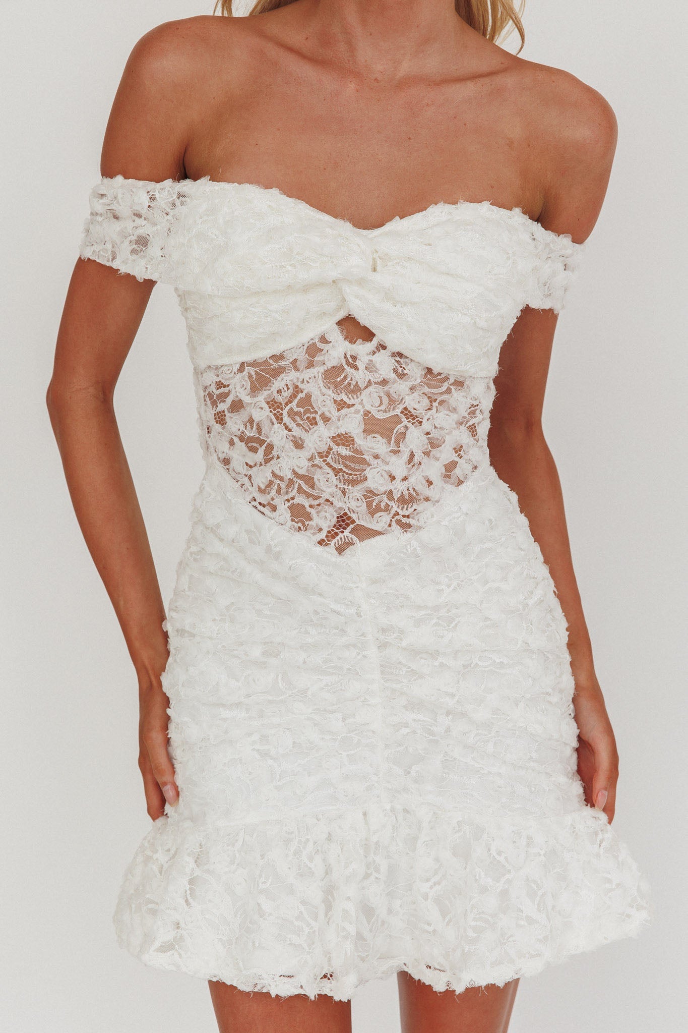 Mini abito in pizzo con spalle scoperte All The Lights, bianco
