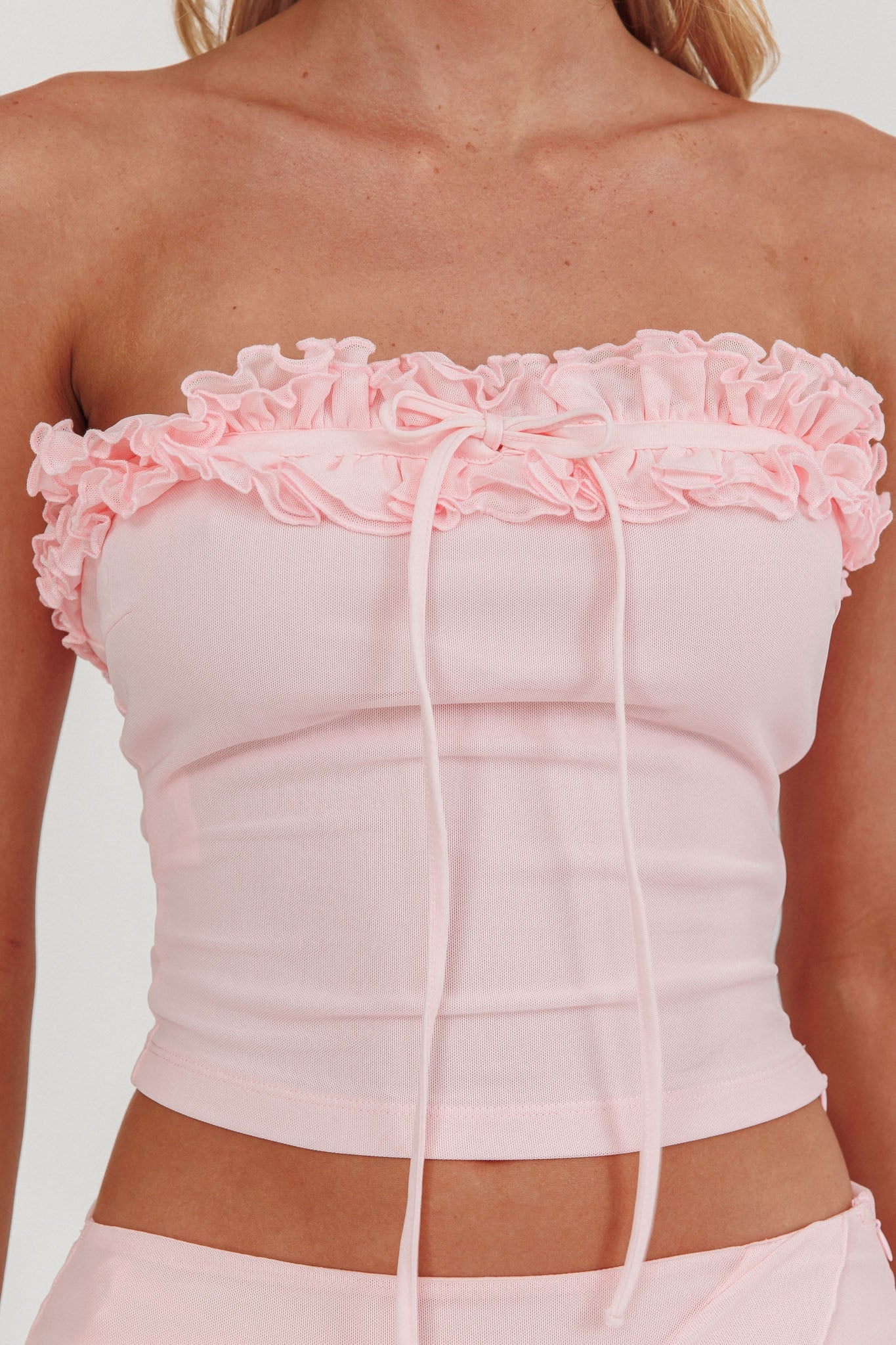 Top senza spalline con volant color zucchero glassato rosa