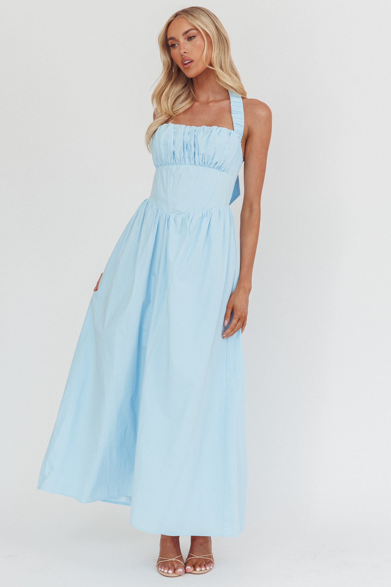Abito lungo elasticizzato Irisa con scollo all'americana, blu ghiaccio