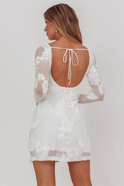 Abito Karma a maniche lunghe con scollo a V e schiena scoperta, bianco decorato