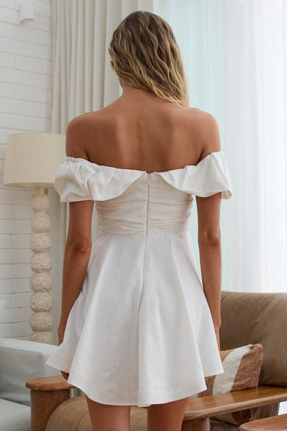 Lillianne Mini abito a trapezio con spalle scoperte bianco