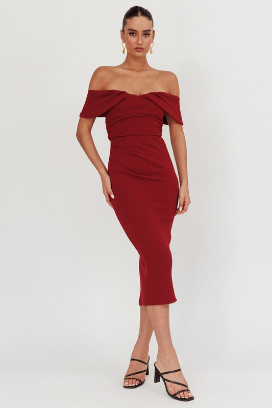 Abito midi Lillianne con spalle scoperte, colore vino