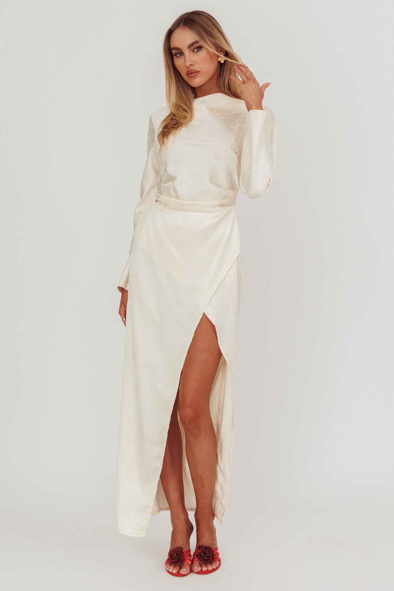 Abito lungo con scollo a V e maniche lunghe Loveland beige