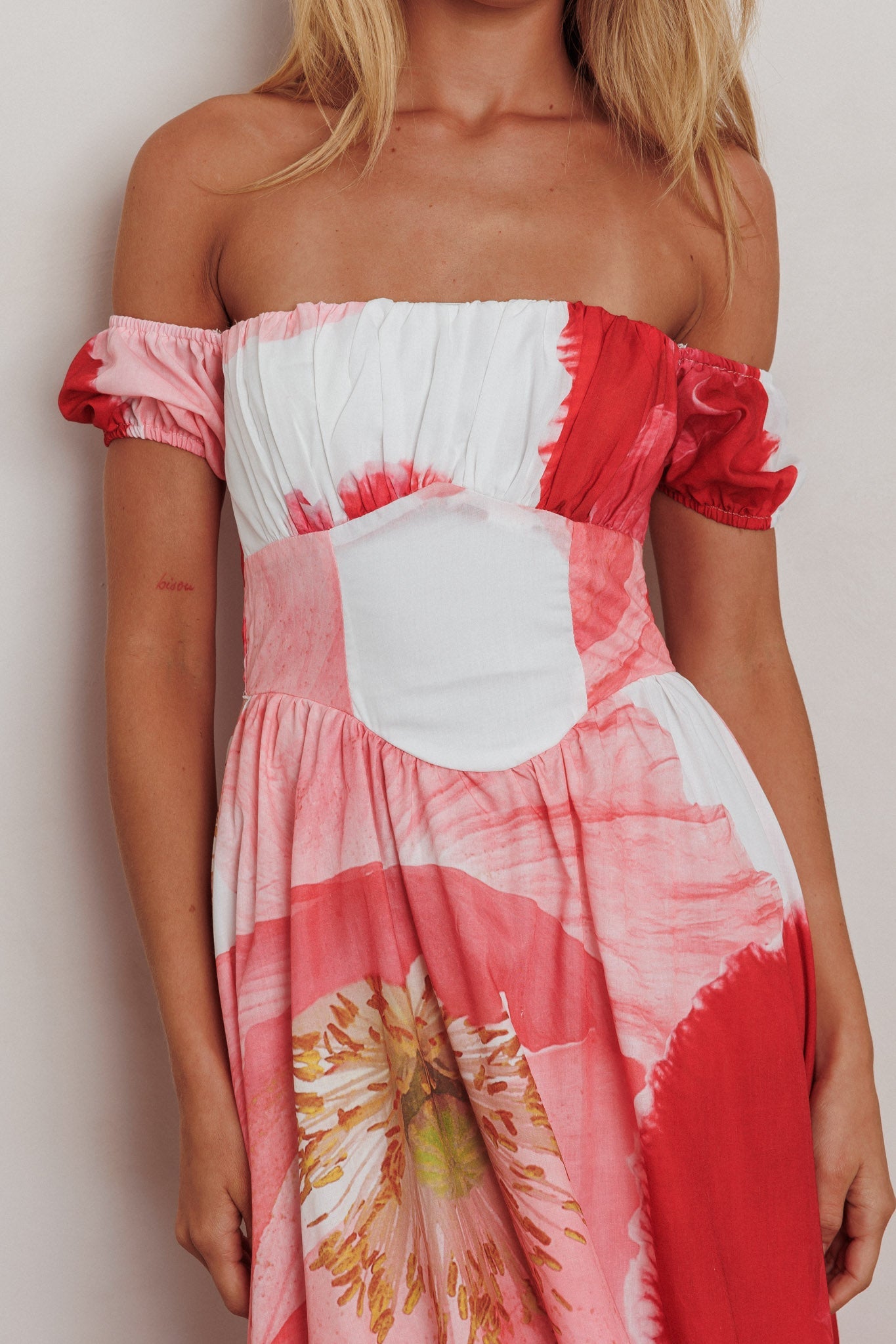 Abito lungo con busto arricciato Sunday Mornings Floral Blush