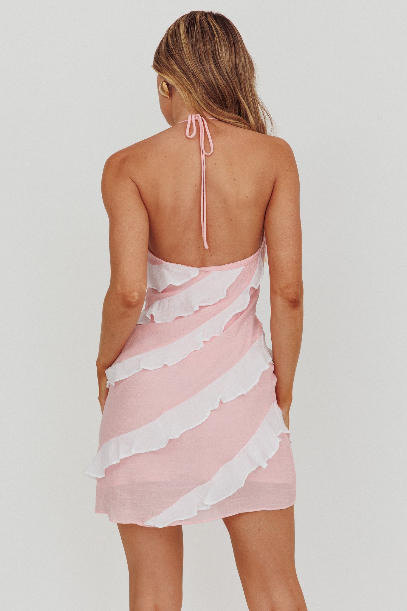 Arrabel Mini abito rosa con volant a contrasto e scollo all'americana
