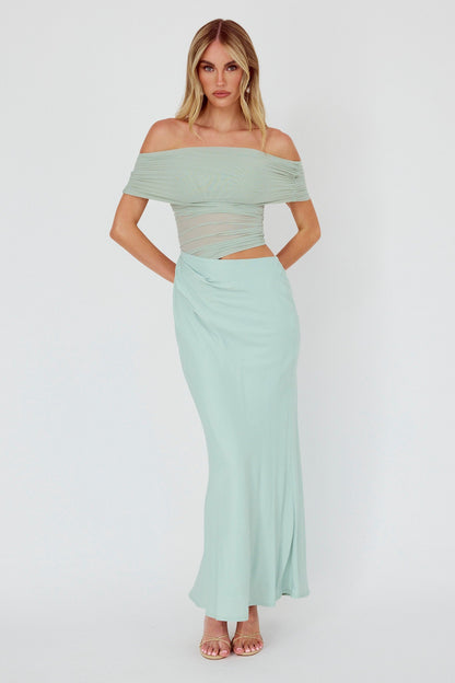 Abito midi Lorely con spalle scoperte color salvia