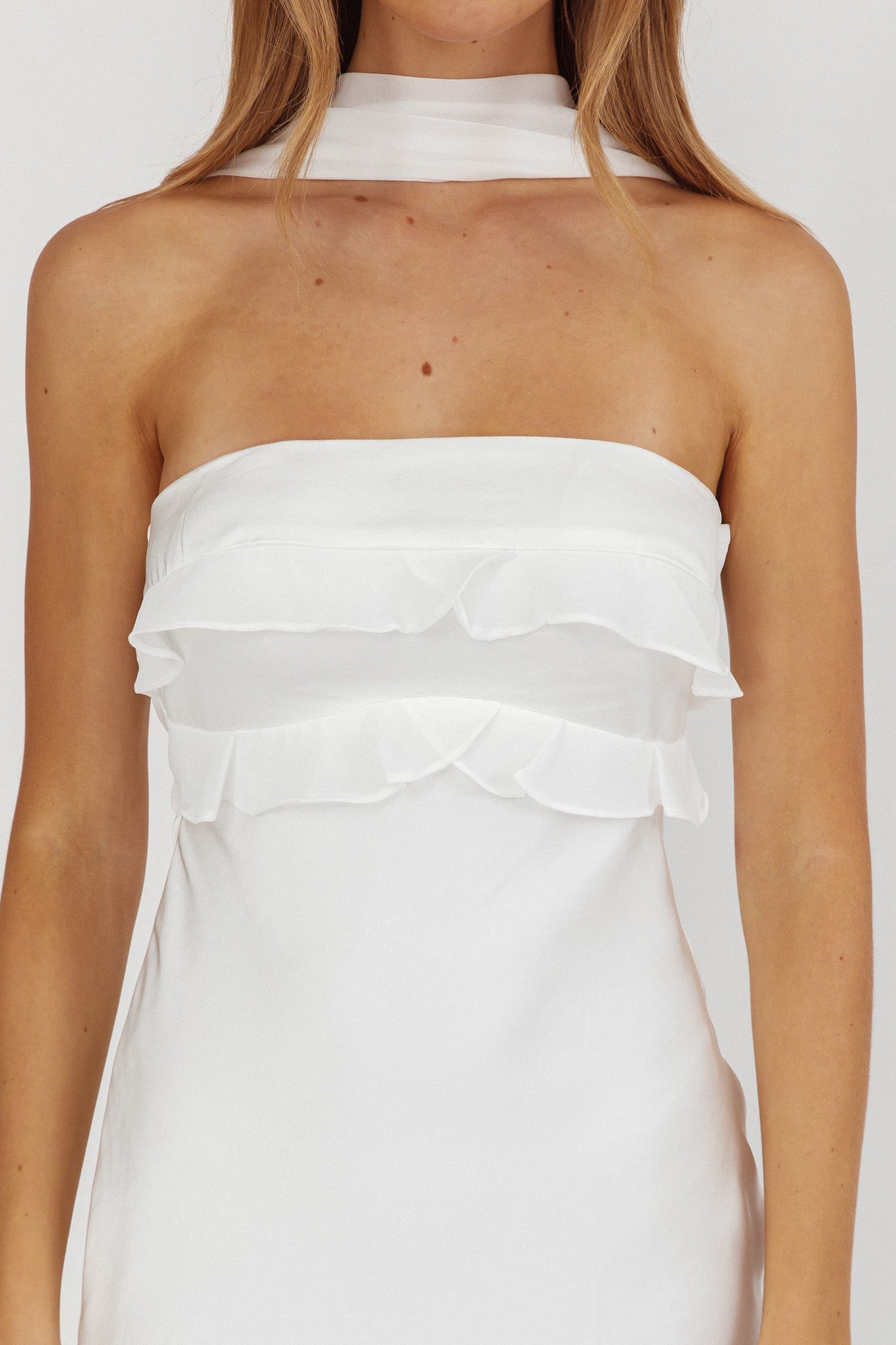 Damsel Reverse Halter Frill Trim Maxi Dress Bianco