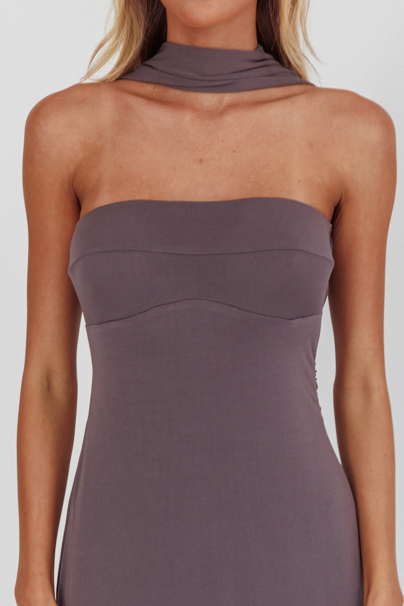 Abito lungo Damsel Reverse Halter color carbone