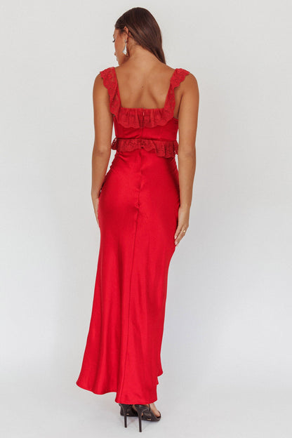 Abito lungo con bordi in pizzo Escapade Cherry