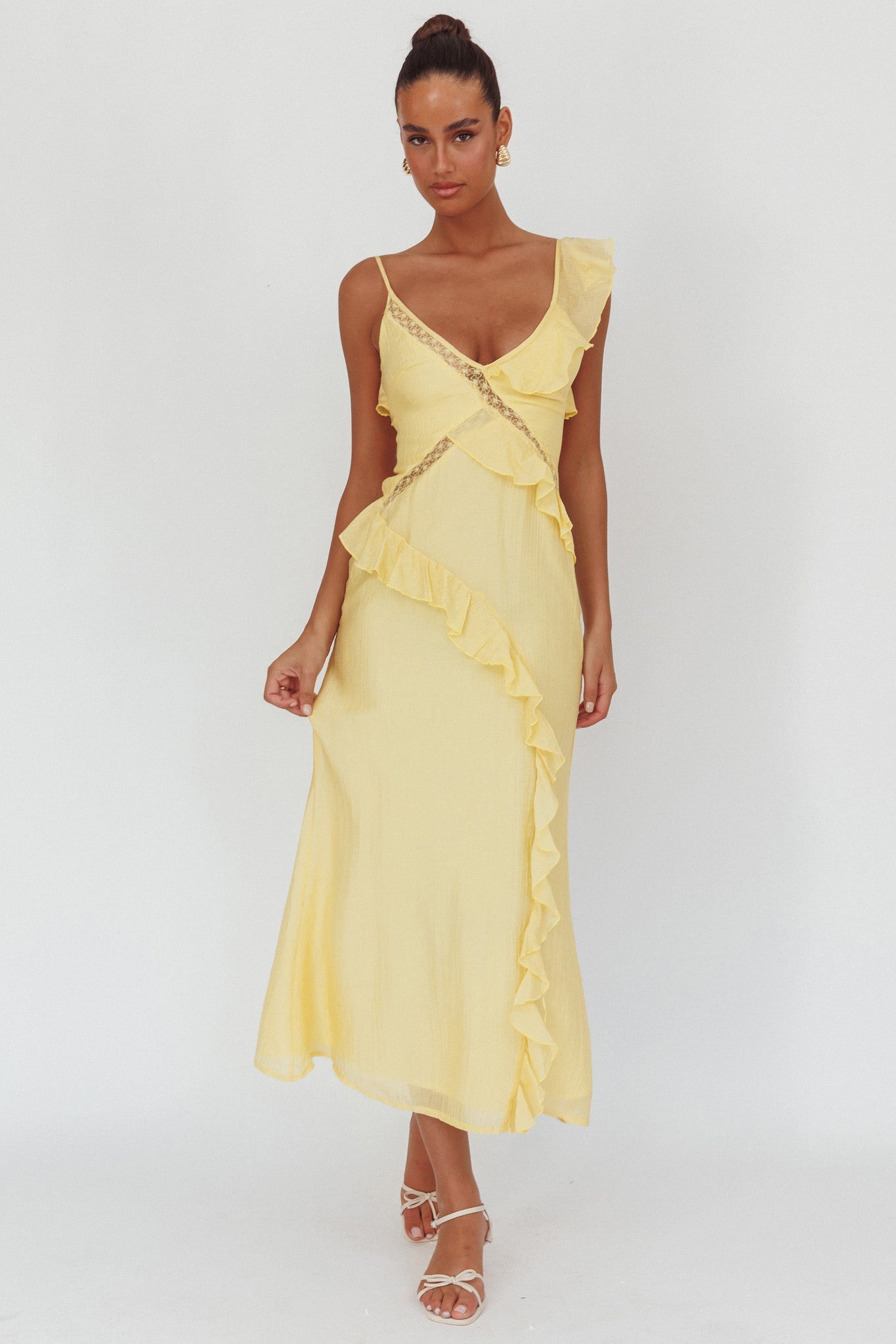 La Estrella Maxi Dress con volant e pizzo color burro