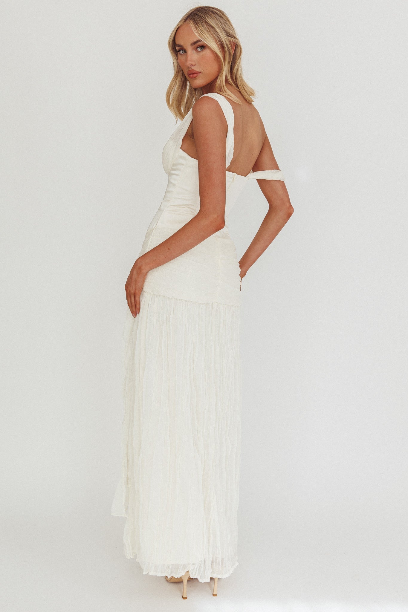 Abito lungo monospalla in chiffon crêpe Keia color ostrica