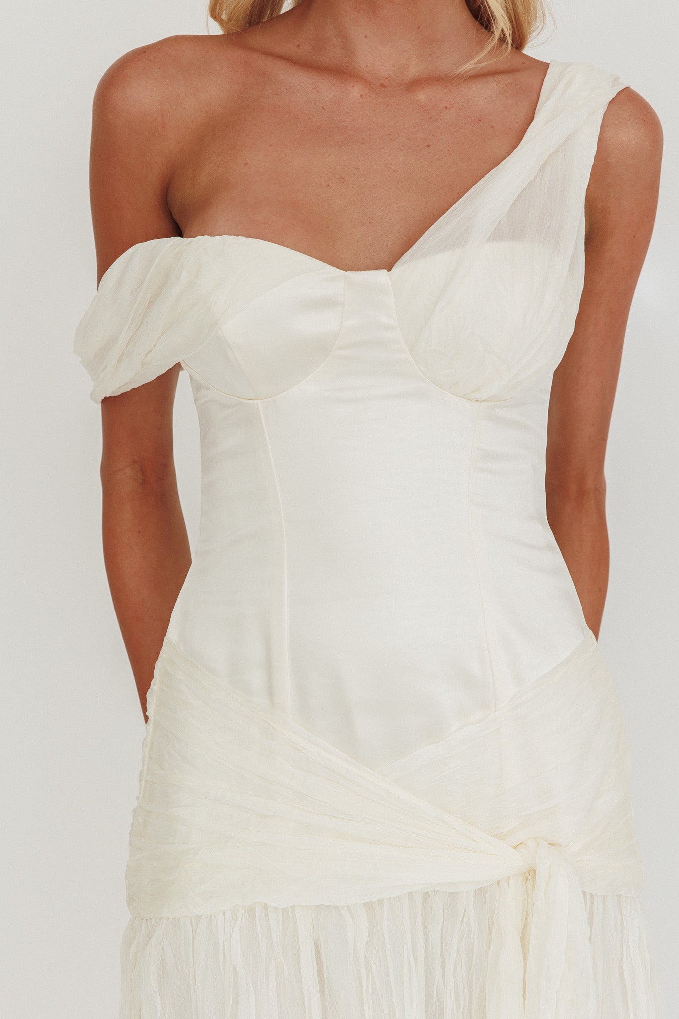 Abito lungo monospalla in chiffon crêpe Keia color ostrica