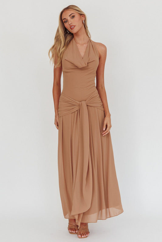 Abito lungo Maretha con scollo all'americana e collo alto, color latte