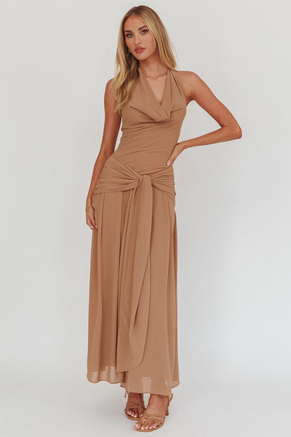 Abito lungo Maretha con scollo all'americana e collo alto, color latte
