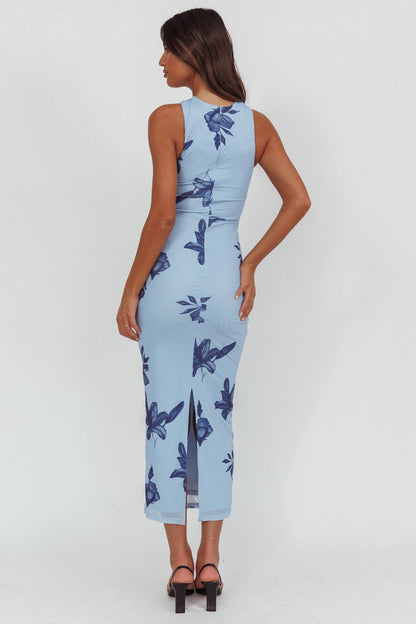 Abito lungo con scollo a V e maglie dorate Maretha Lily Blue