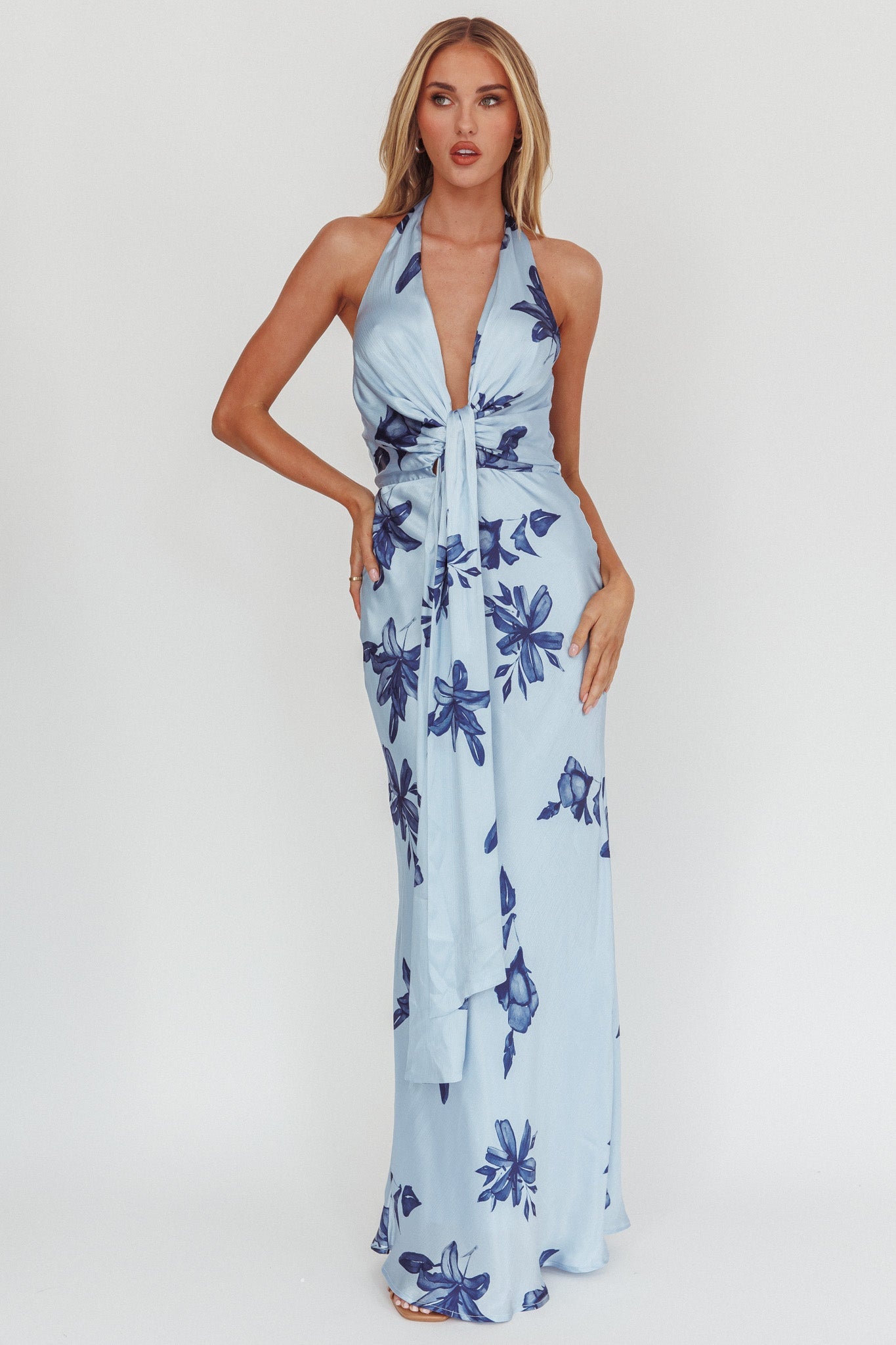 Abito lungo con scollo all'americana e scollo profondo, motivo floreale blu navy