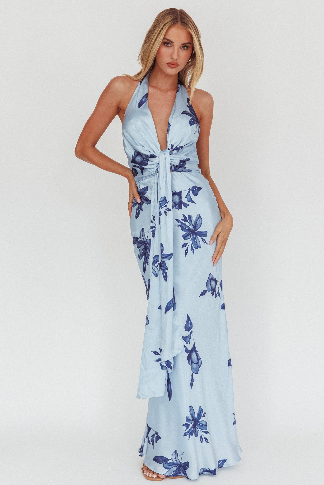 Abito lungo con scollo all'americana e scollo profondo, motivo floreale blu navy