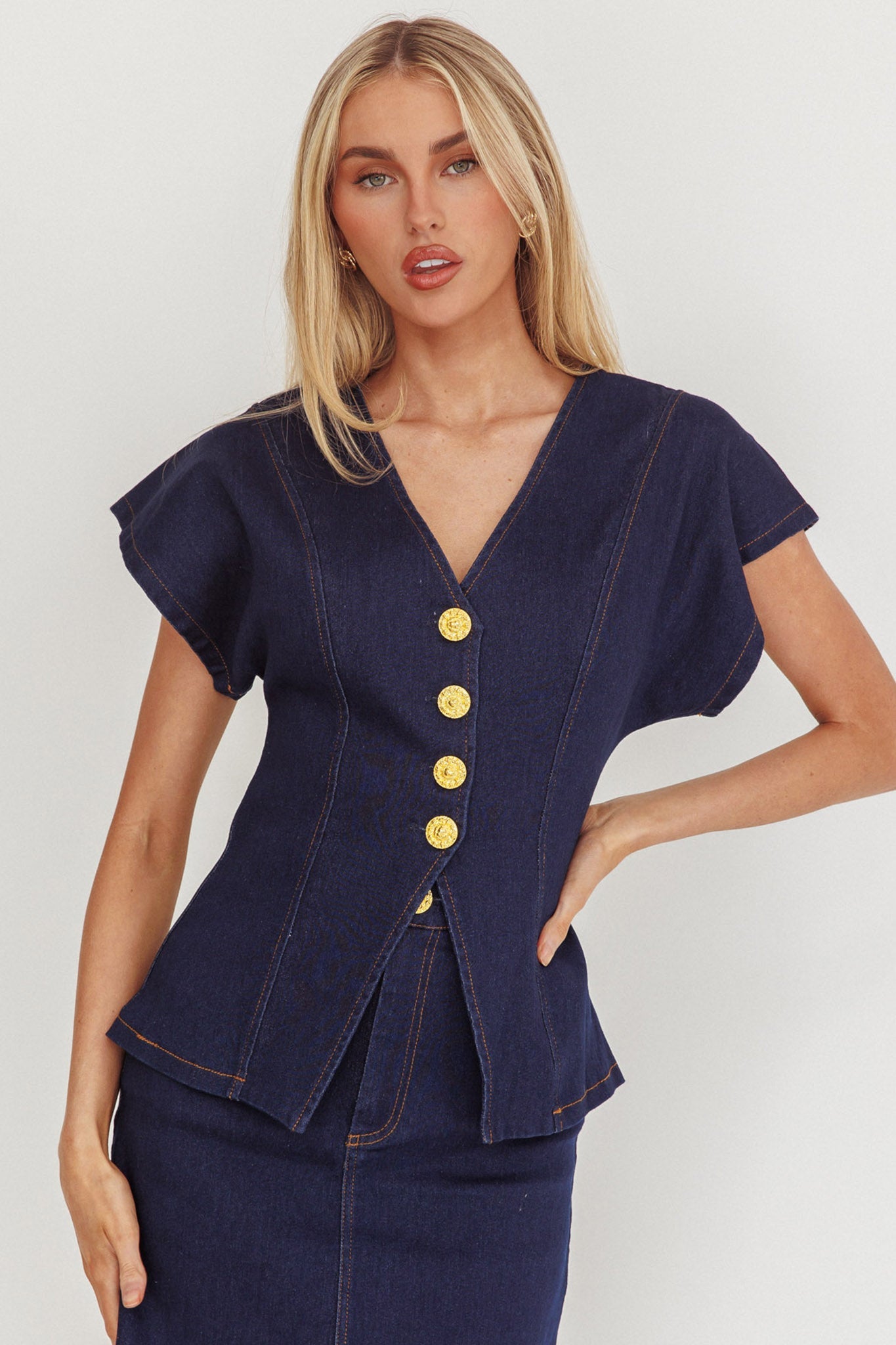 Maglia a maniche corte con bottoni in denim