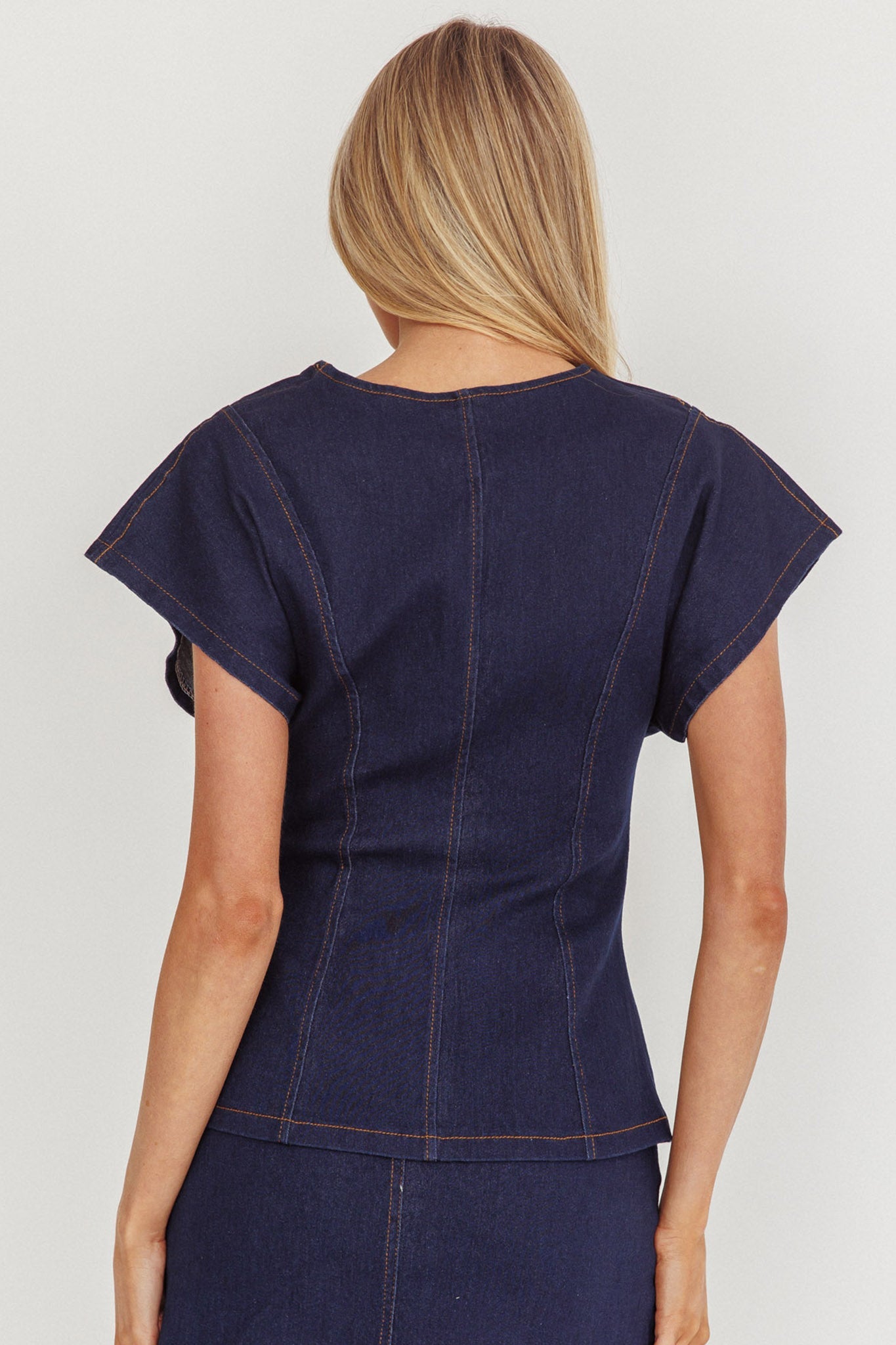 Maglia a maniche corte con bottoni in denim