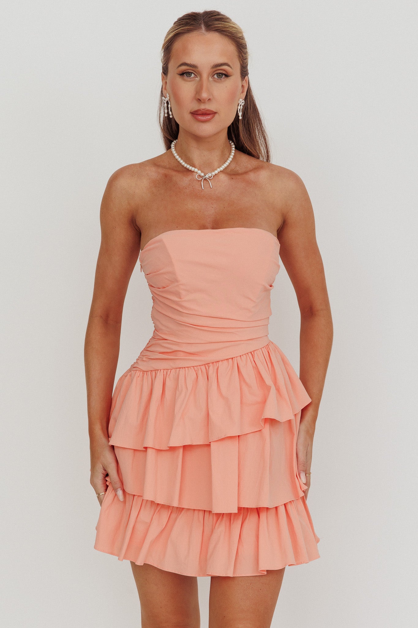 Destini Mini abito senza spalline con volant a strati, color rosa cipria