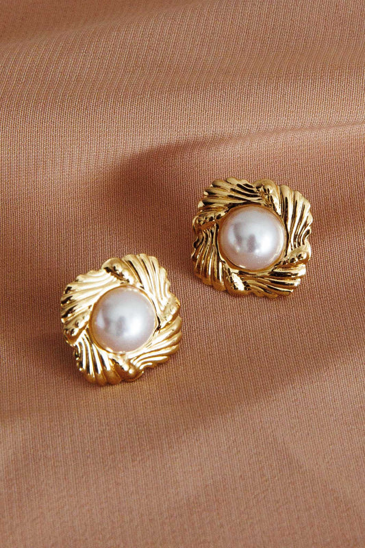 Orecchini Diana con perle quadrate e accenti dorati