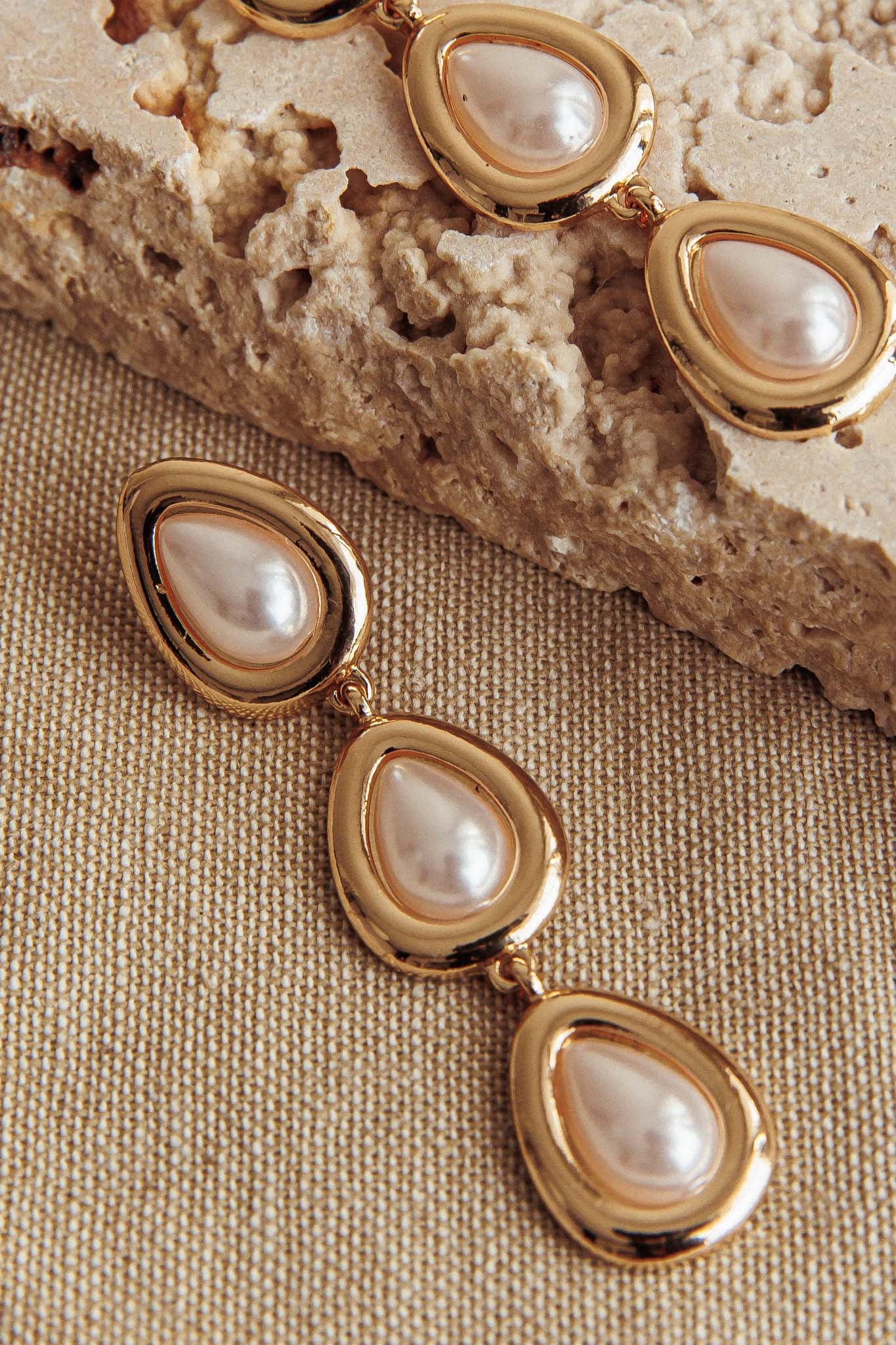 Orecchini Marion Triple Droplet in oro e perle