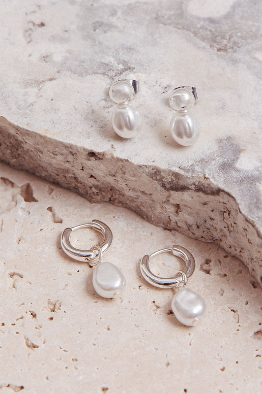 Set di orecchini a cerchio e a bottone Isadore in argento chiaro/perla