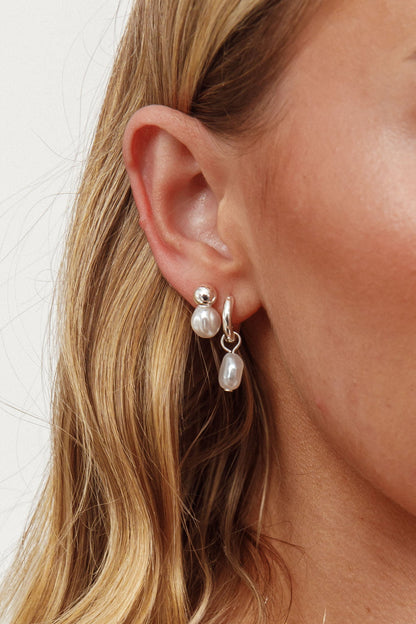 Set di orecchini a cerchio e a bottone Isadore in argento chiaro/perla