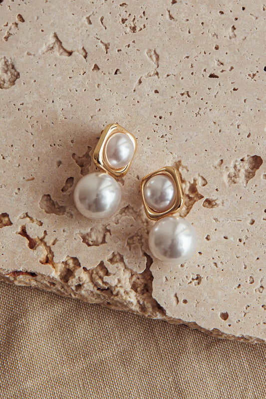Orecchini pendenti con perle quadrate Clara in oro e perle