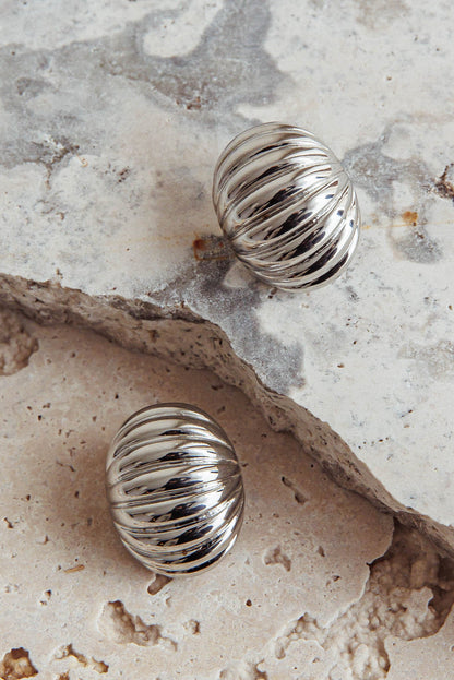Orecchini Shelly Ribbed Curve in argento scuro