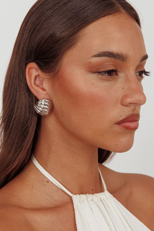 Orecchini Shelly Ribbed Curve in argento scuro