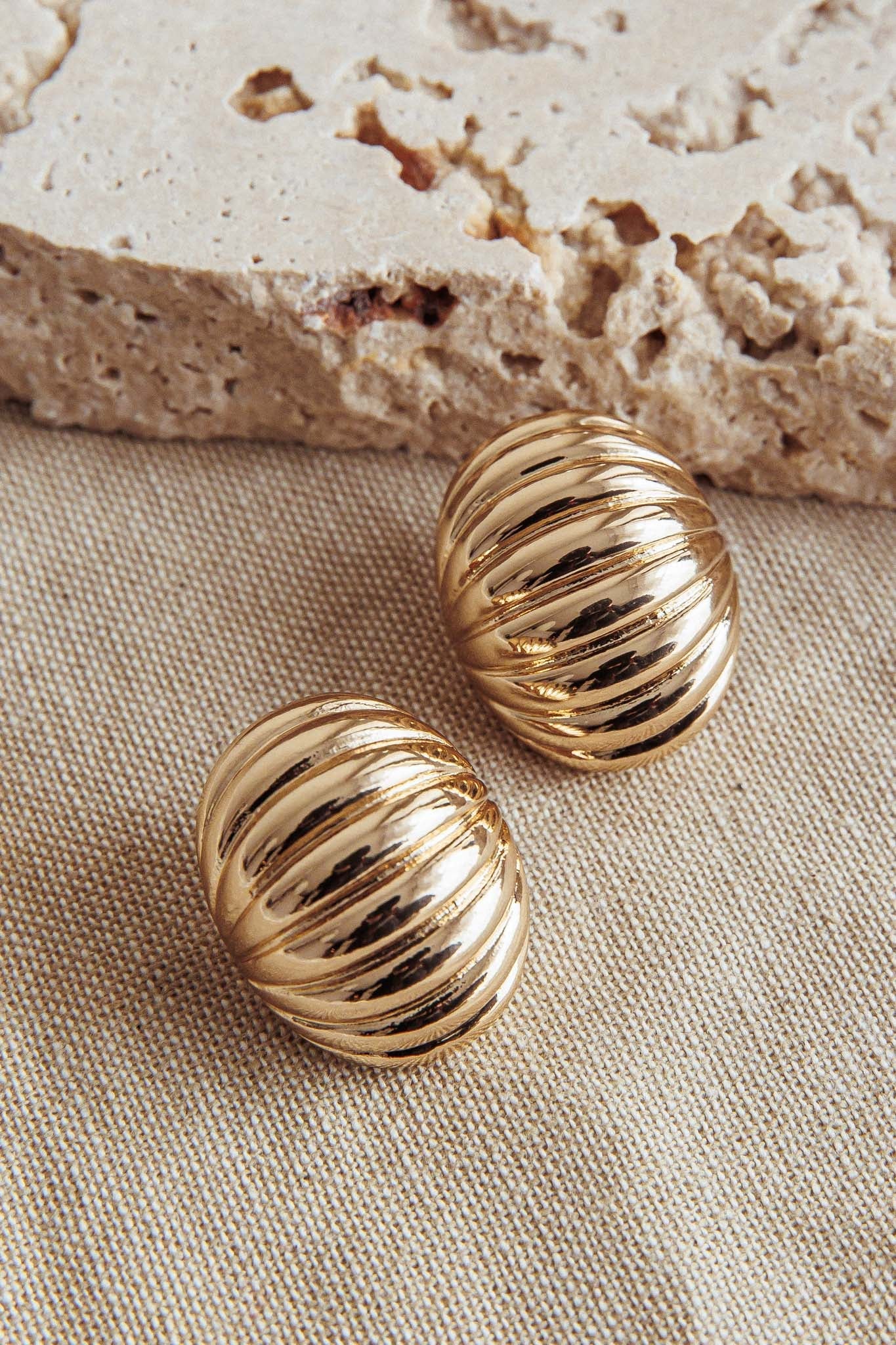 Orecchini Shelly Ribbed Curve in oro