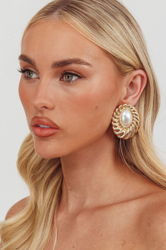 Orecchini con cabochon di perle Nailah in oro/perla