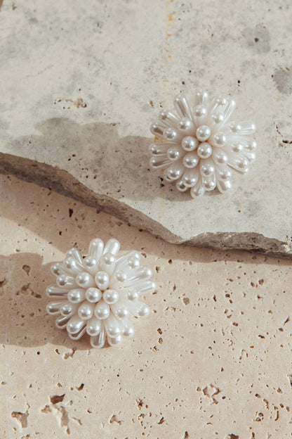 Orecchini a grappolo di fuochi d'artificio Mira con perle