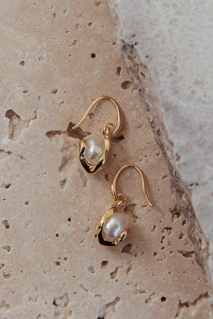 Orecchini pendenti in perle Saralee oro/perla