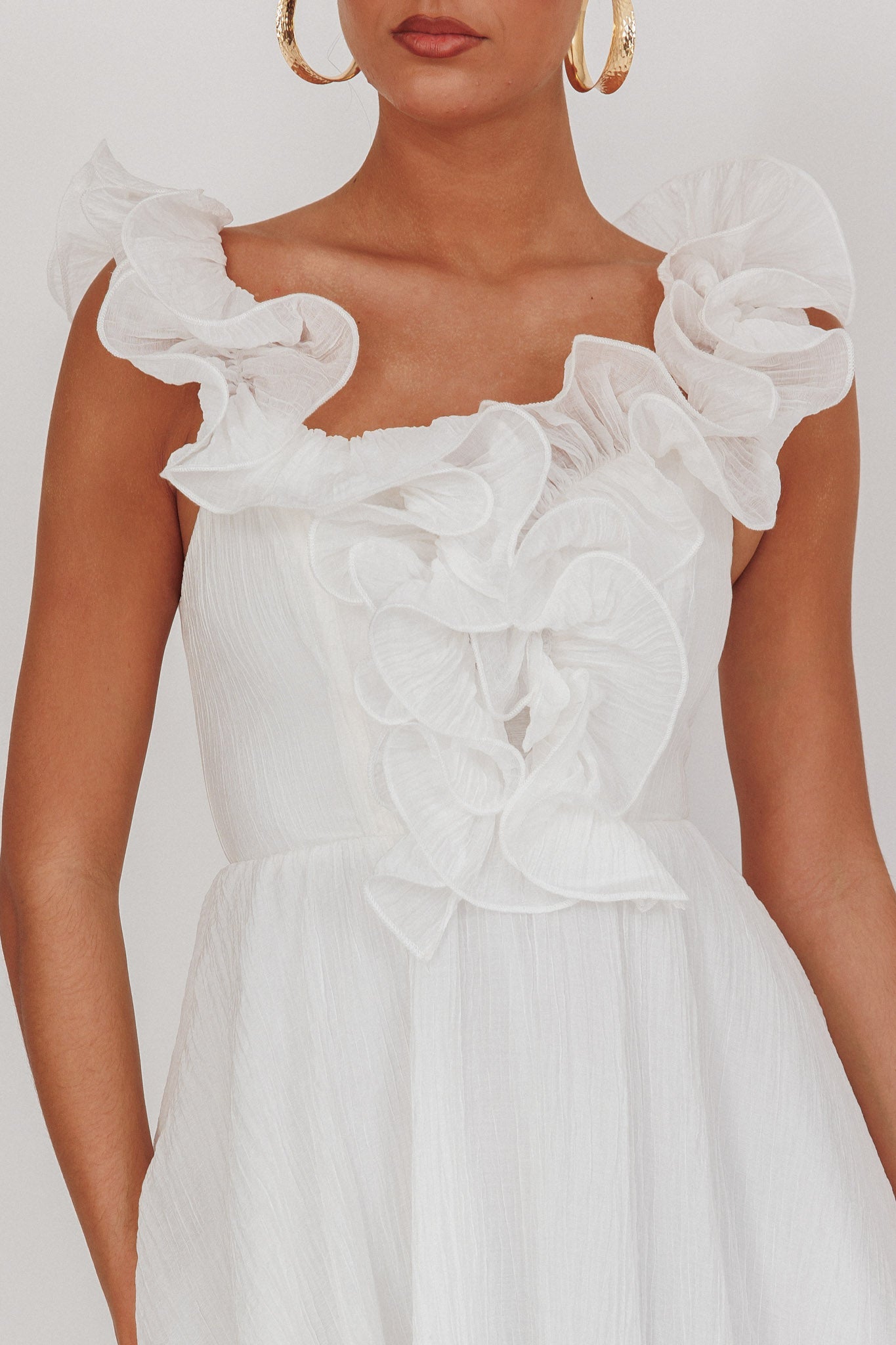 Mini abito bianco con scollo a balze Nivaya