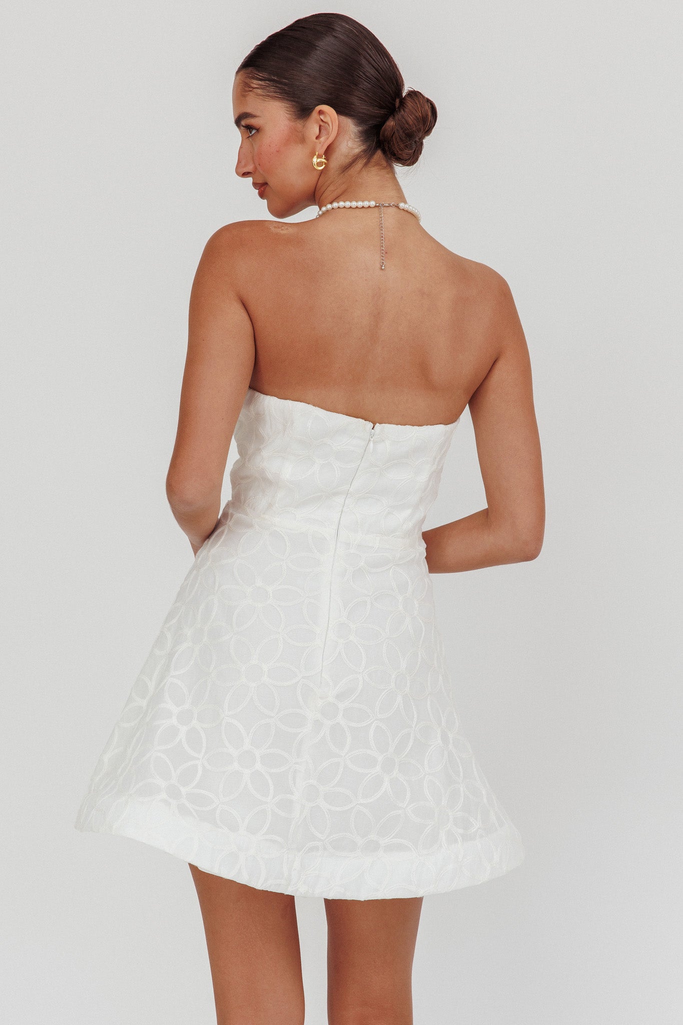 Adrianna - Mini abito bianco con scollo a cuore