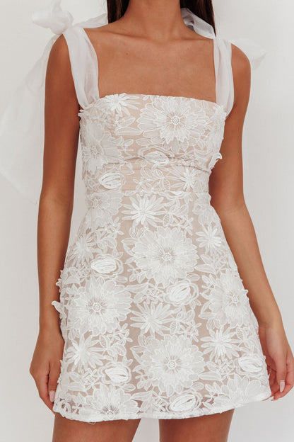 Mini abito bianco decorato con spalle annodate Suns Out