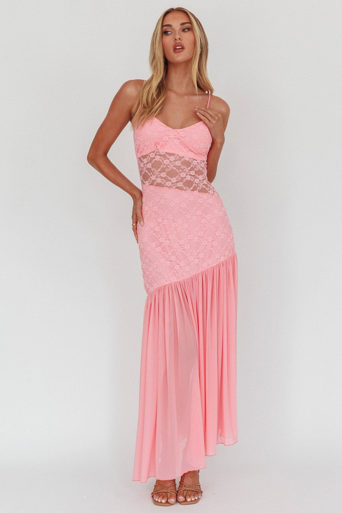 Abito lungo in pizzo con orlo trasparente Kinley rosa