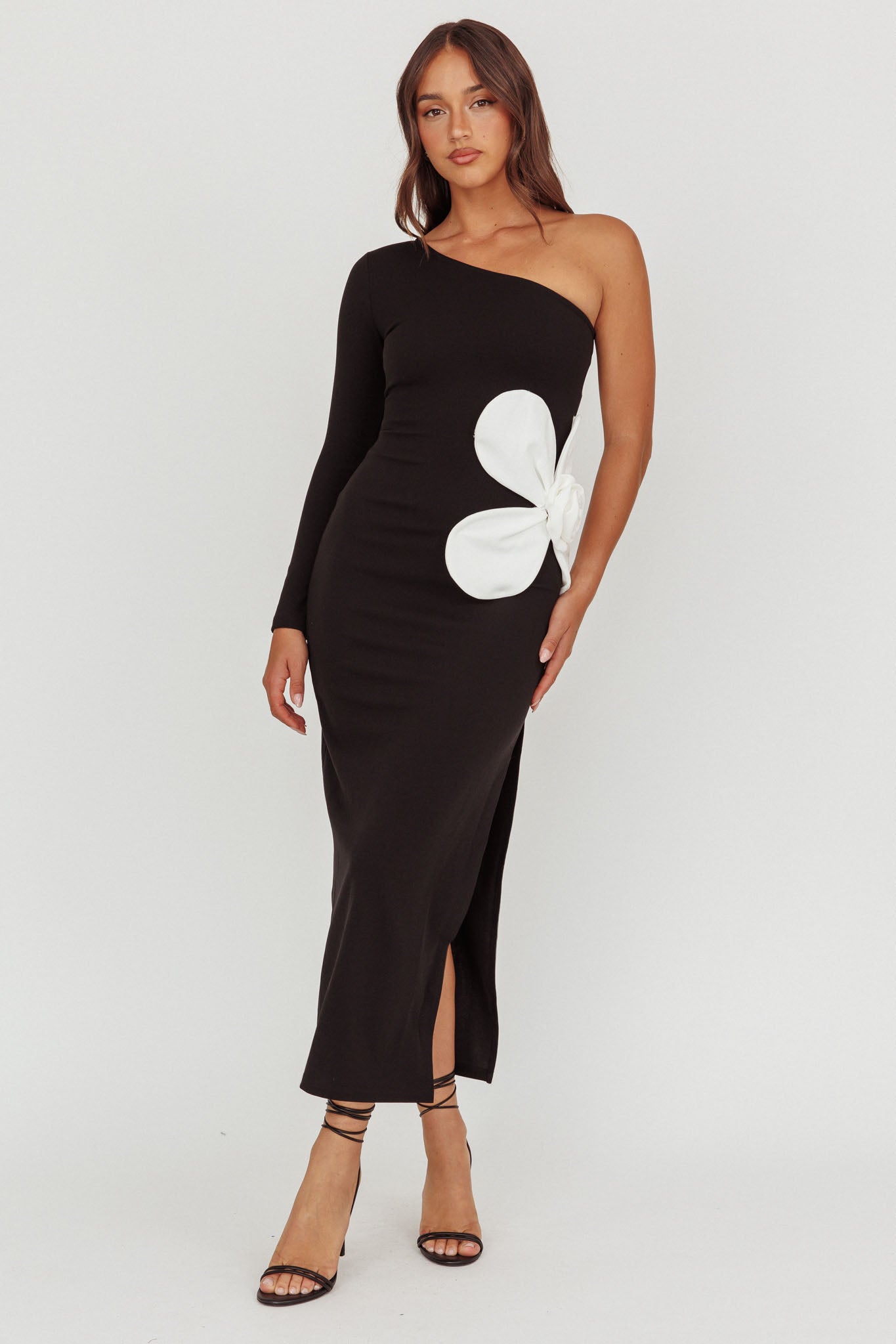 Abito lungo monospalla oversize a fiori No Competition, nero