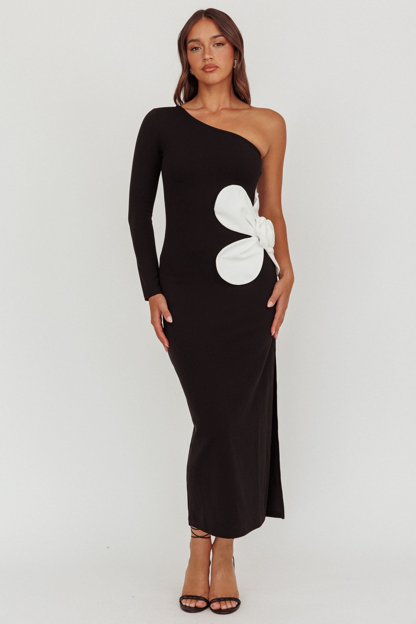 Abito lungo monospalla oversize a fiori No Competition, nero