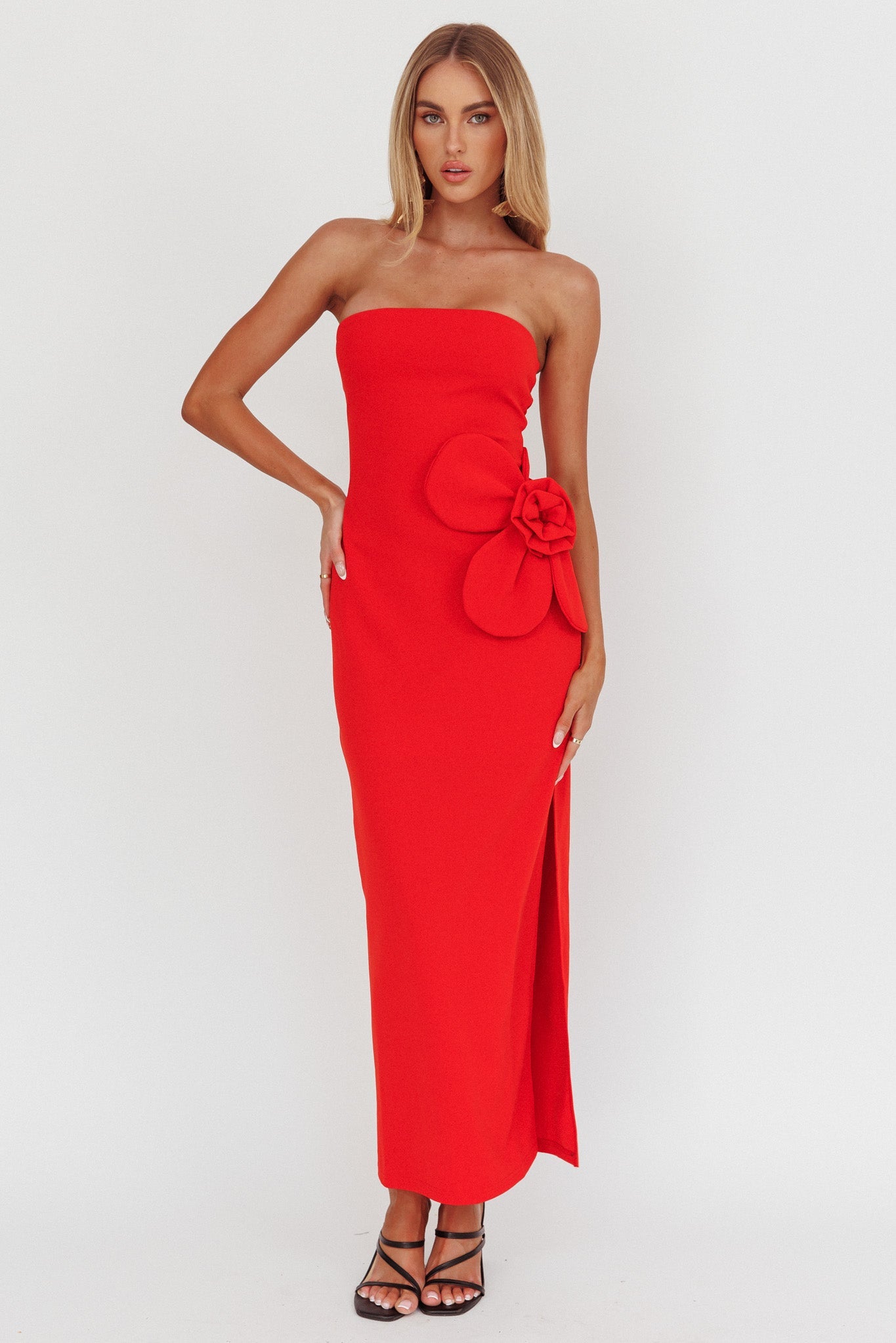 Abito lungo rosso con fiori oversize No Competition