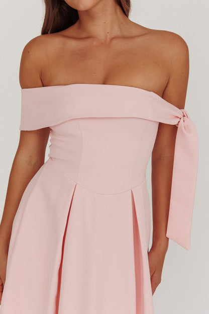 Abito midi a pieghe con spalle scoperte Aurora Sky, rosa