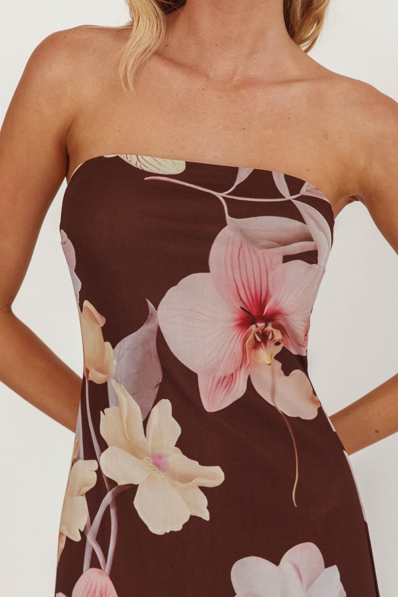 Abito midi senza spalline con orlo trasparente Wilma, color marrone orchidea