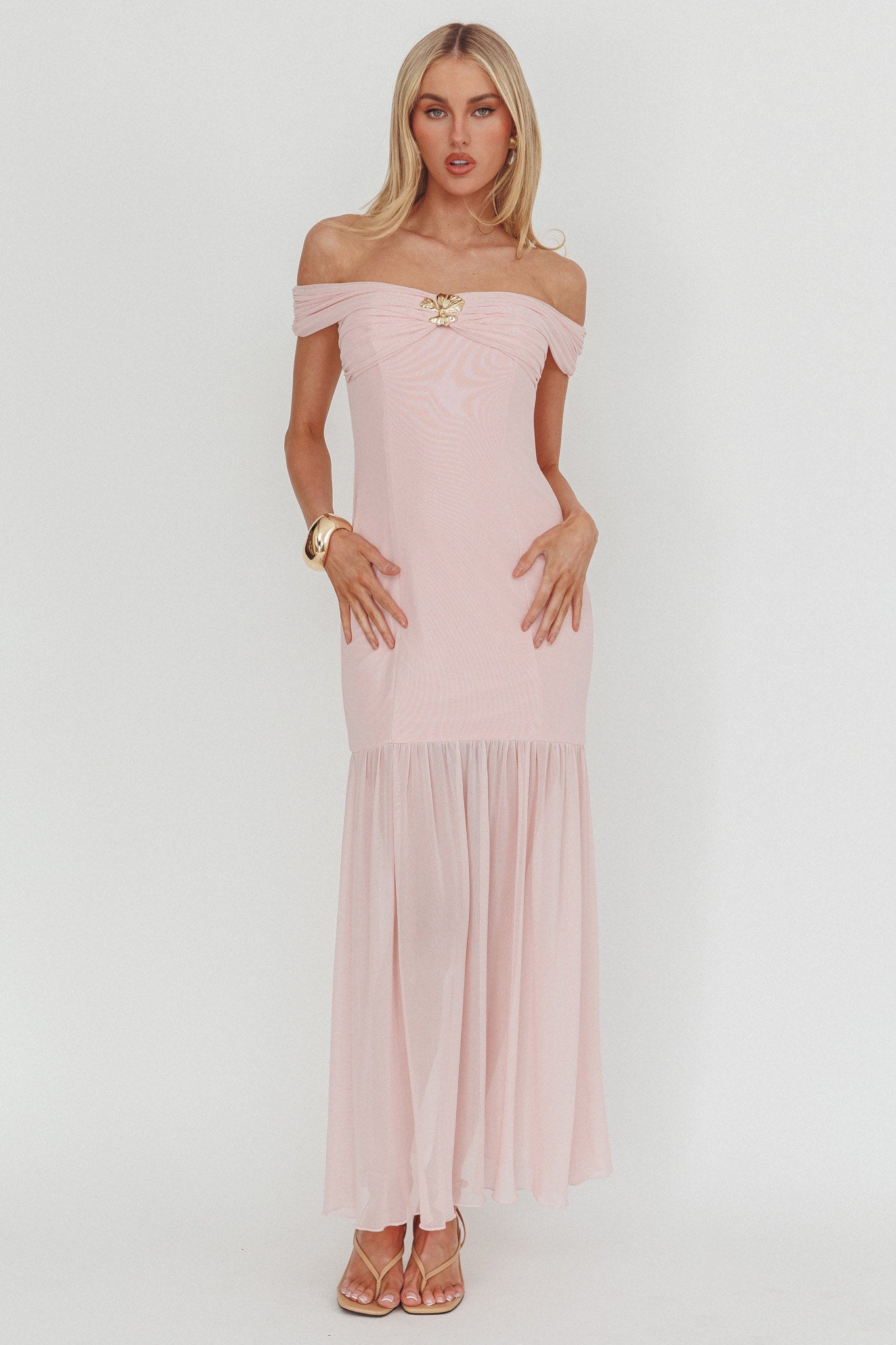 Abito lungo Wilma con spalle scoperte e orlo trasparente, rosa
