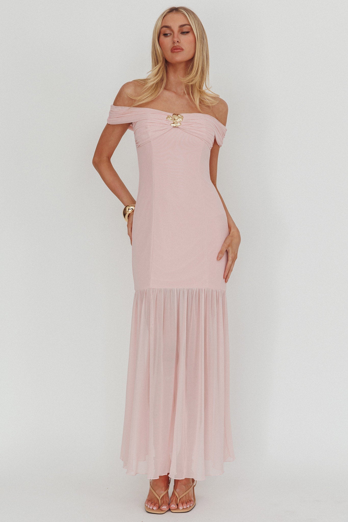 Abito lungo Wilma con spalle scoperte e orlo trasparente, rosa