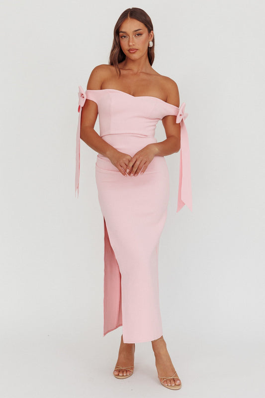 Have Faith Abito lungo con maniche a fiocco e spalle scoperte, rosa baby