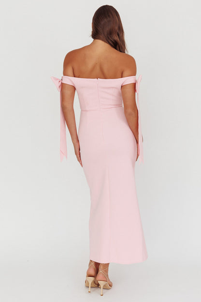Have Faith Abito lungo con maniche a fiocco e spalle scoperte, rosa baby