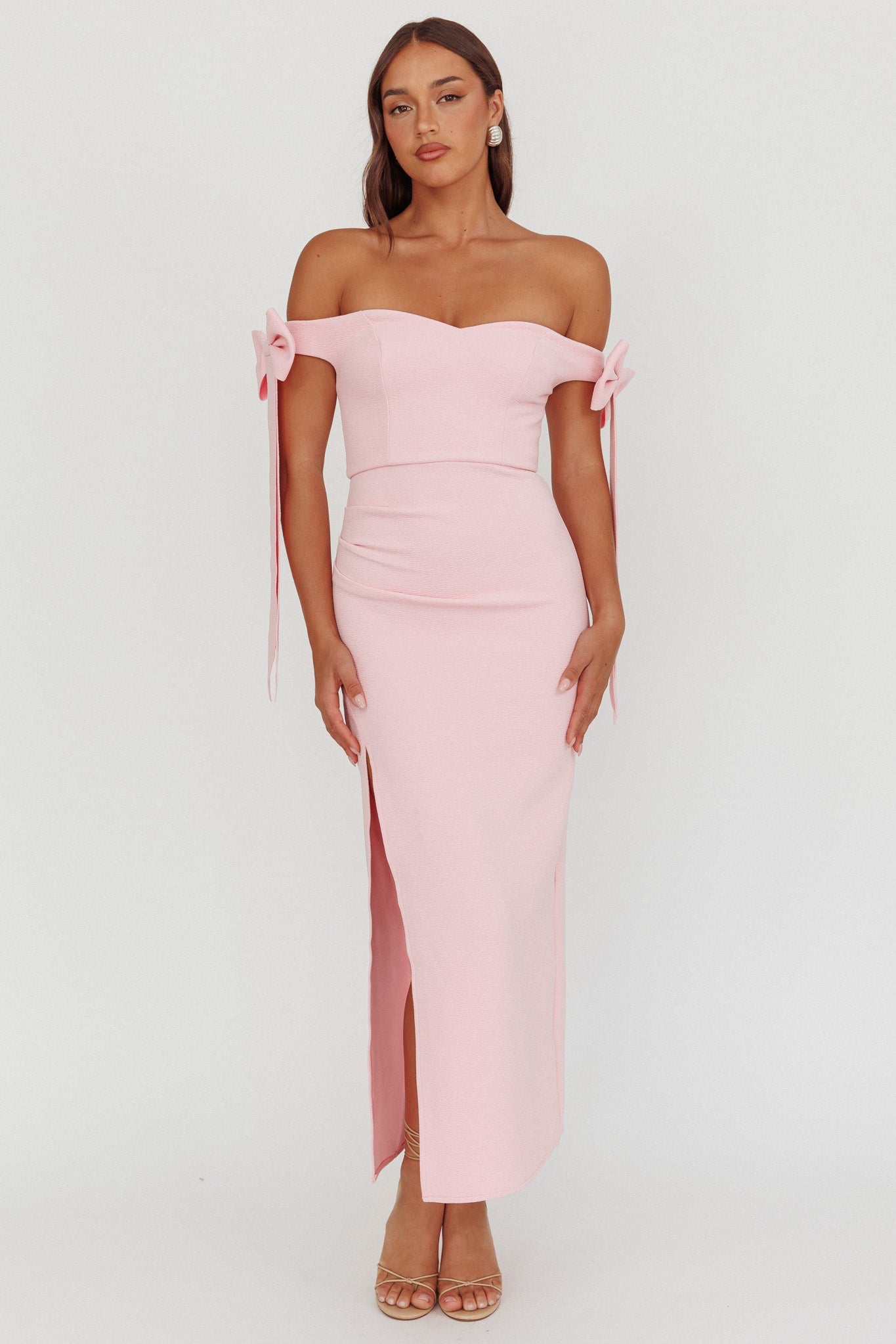 Have Faith Abito lungo con maniche a fiocco e spalle scoperte, rosa baby